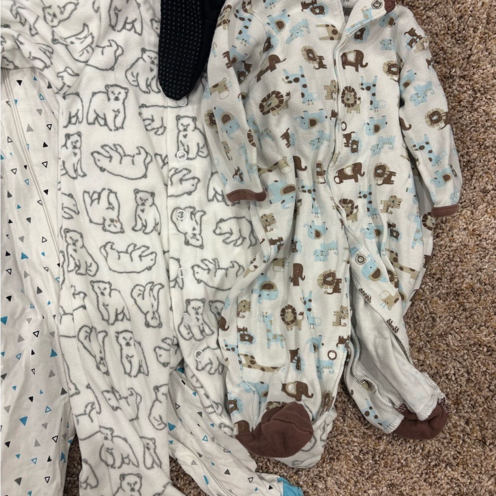 Assorted 3-6 month pajamas - Picture 2 of 9